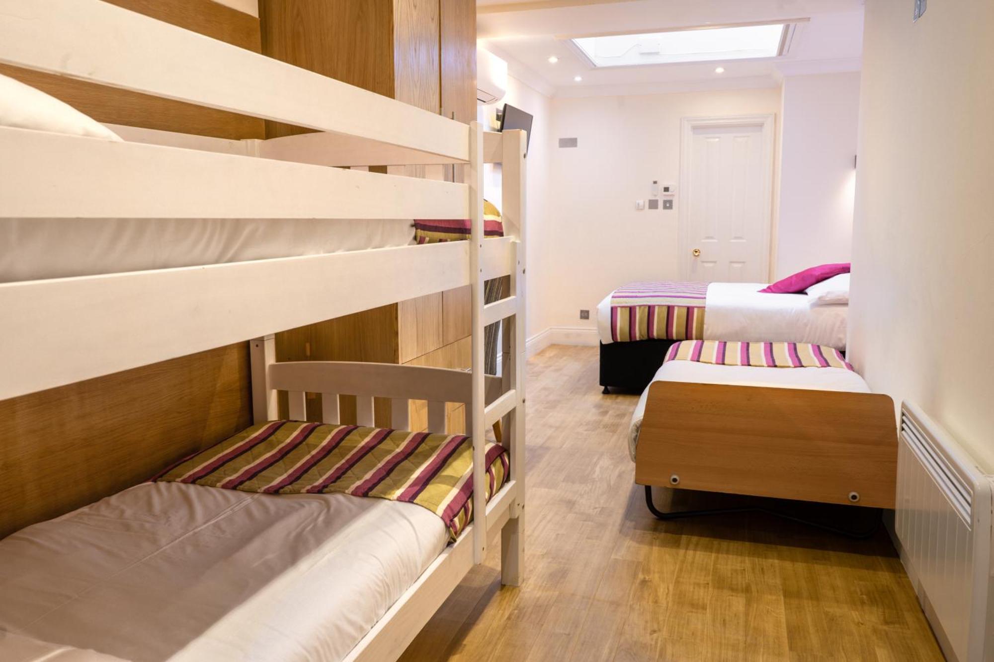Athena Hotel Лондон Екстериор снимка